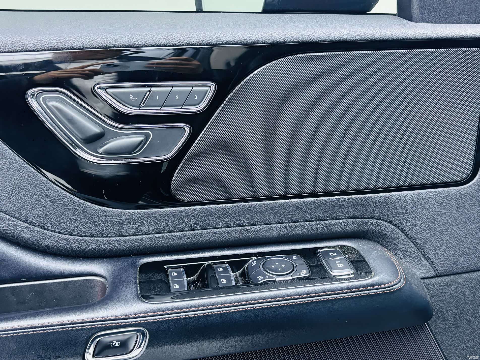 Lincoln Aviator, 2022 12
