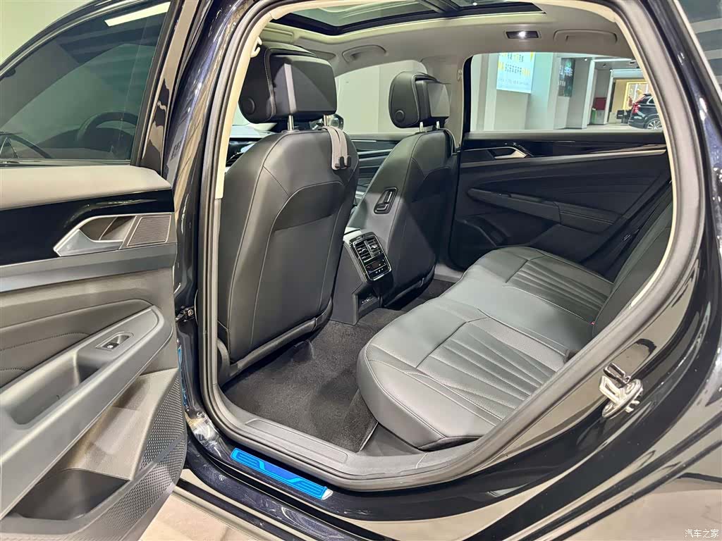 Volkswagen Passat, 2025 21