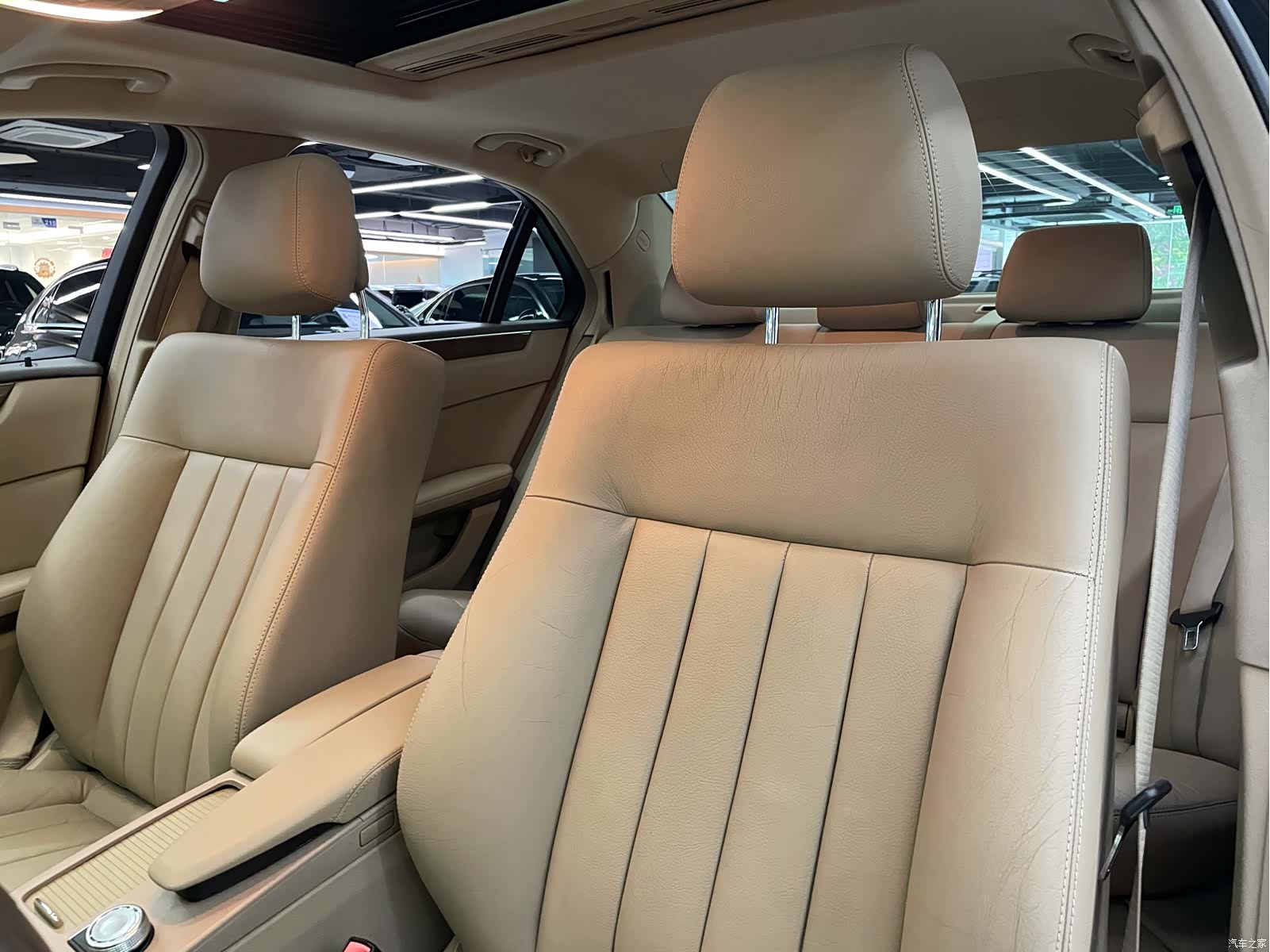 Mercedes-Benz E-Class, 2011 24