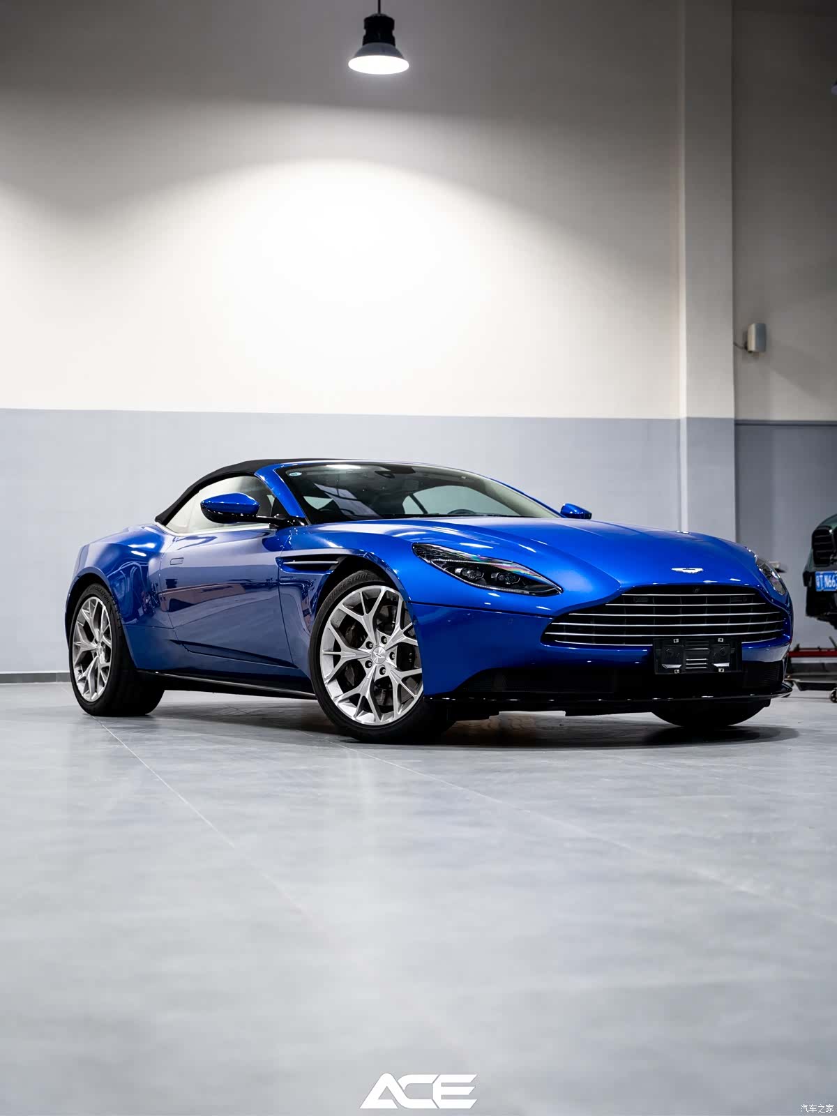 Aston Martin DB11, 2019 3