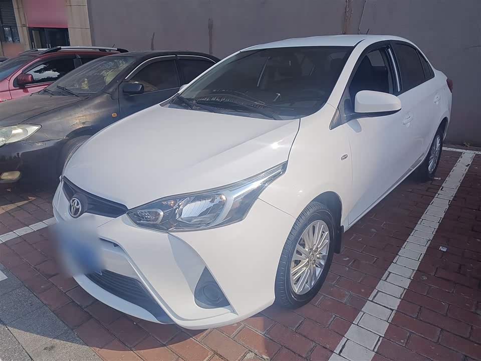 Toyota YARiS L to enjoy