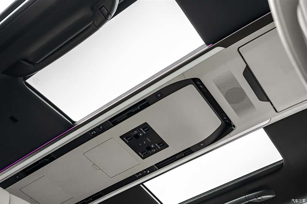 Toyota Vellfire, 2023 35