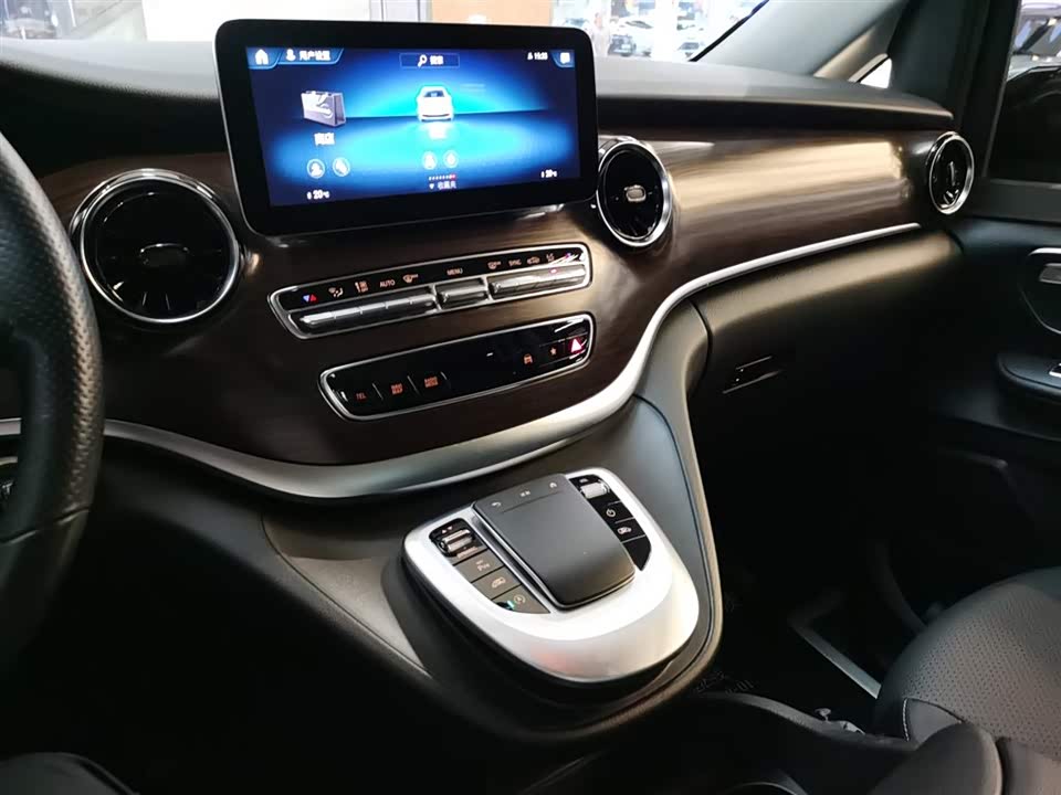 Mercedes-Benz V-class
