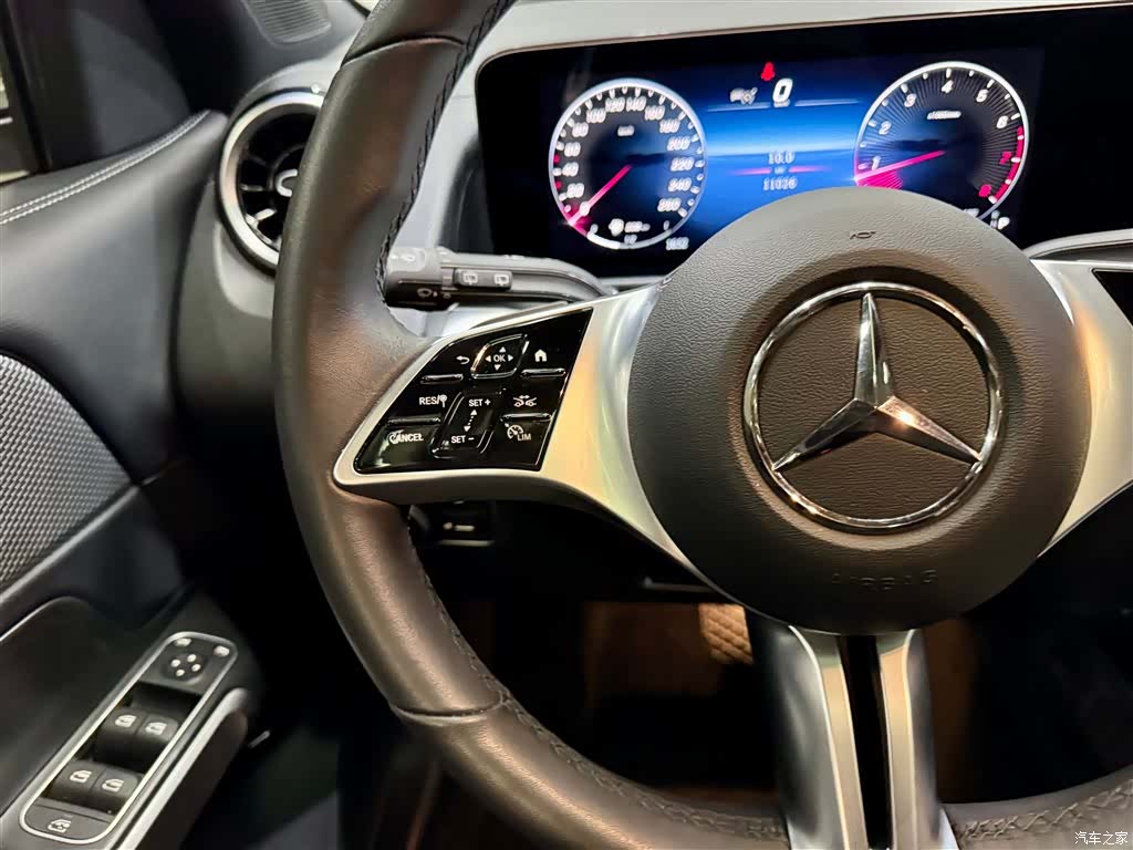 Mercedes-Benz GLB, 2025 25