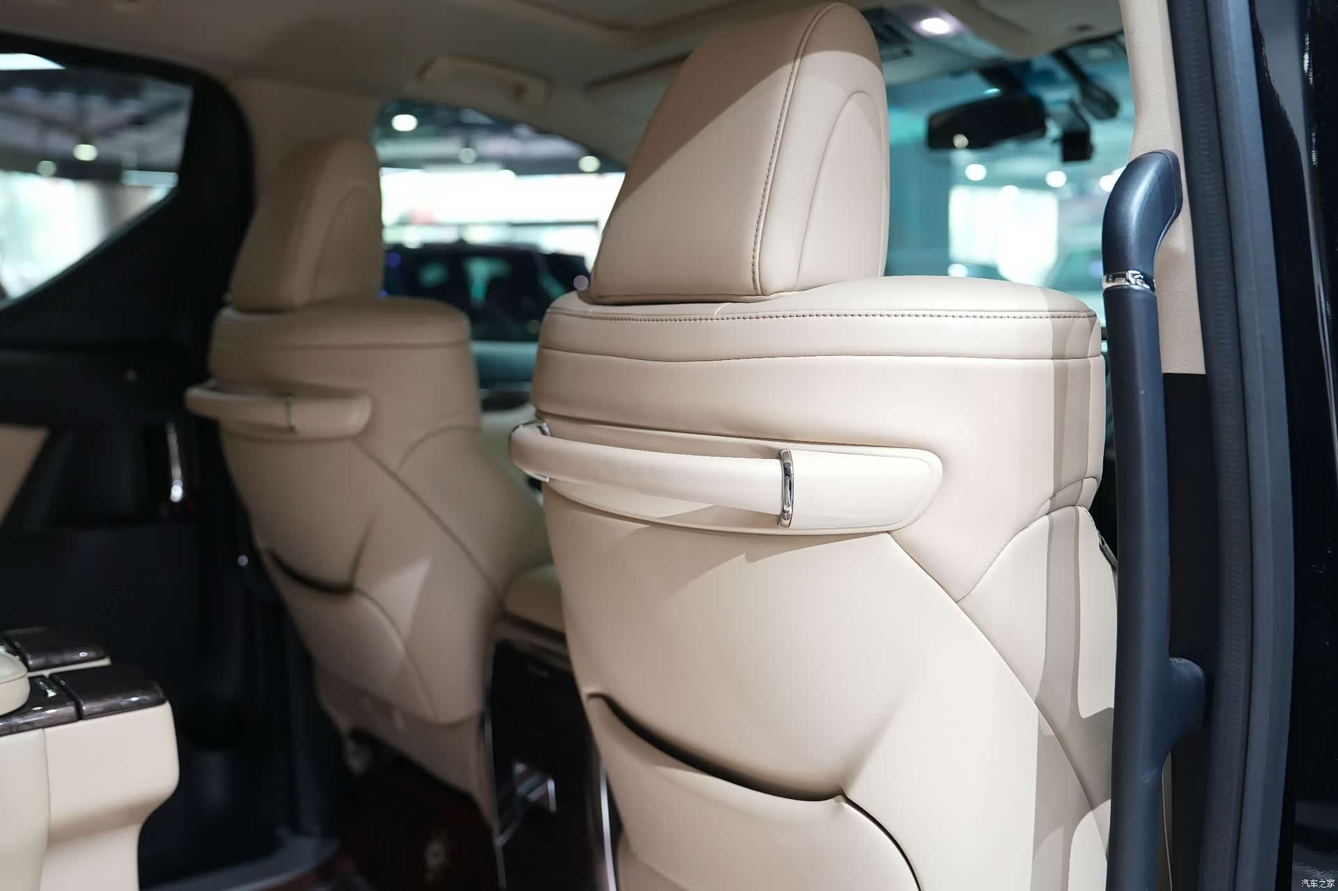 Toyota Alphard, 2018 22