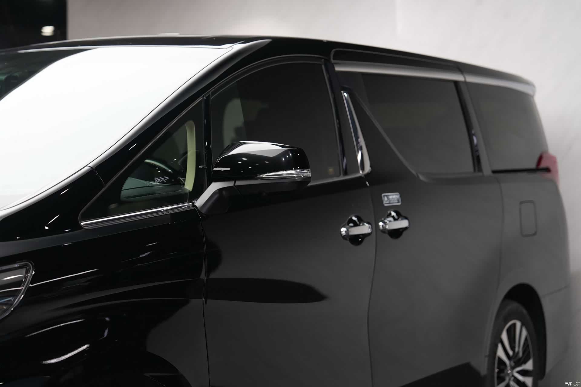 Toyota Alphard, 2018 4