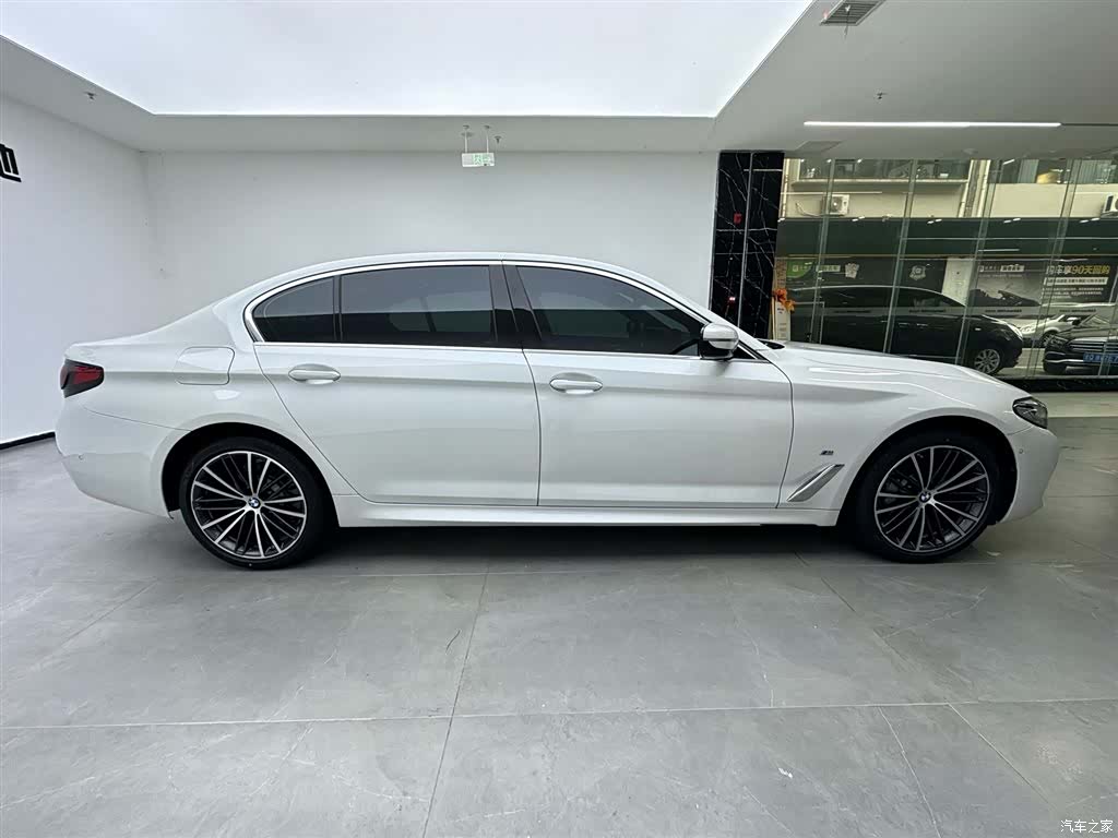 BMW 5 Series, 2022 4