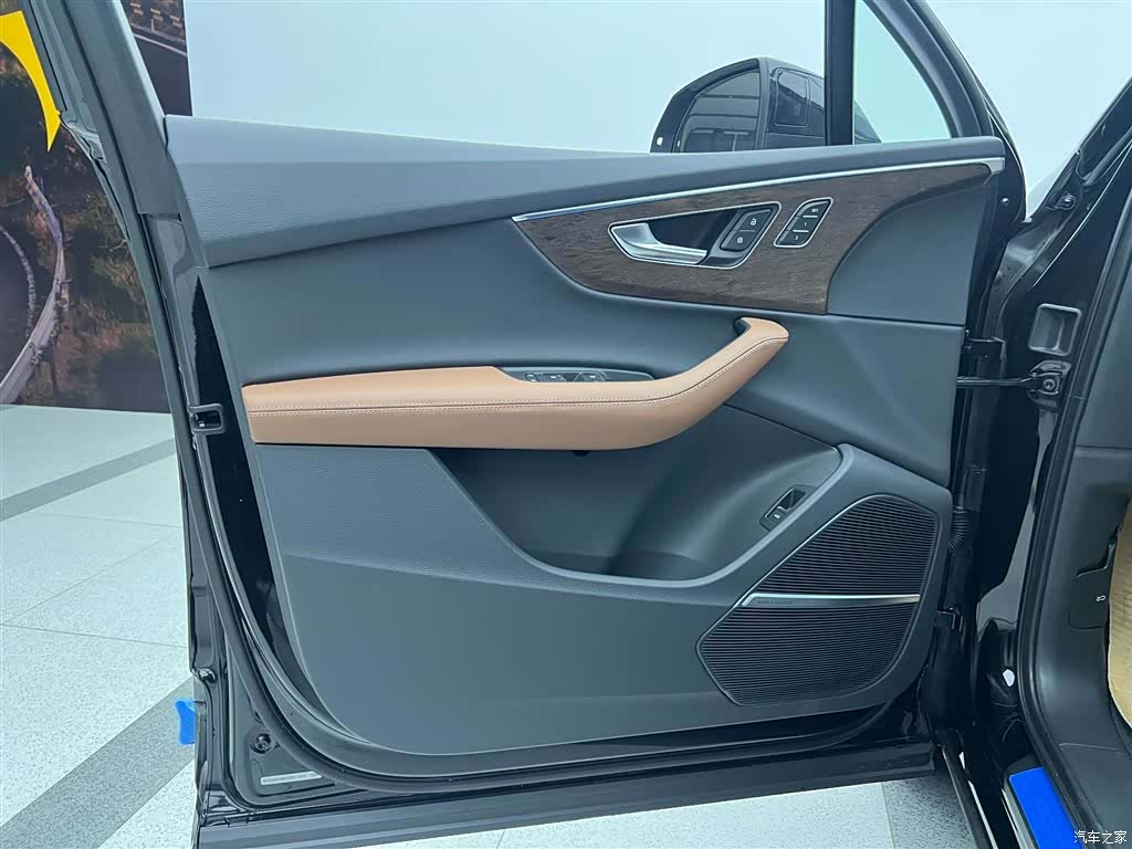 Audi Q7, 2025 11