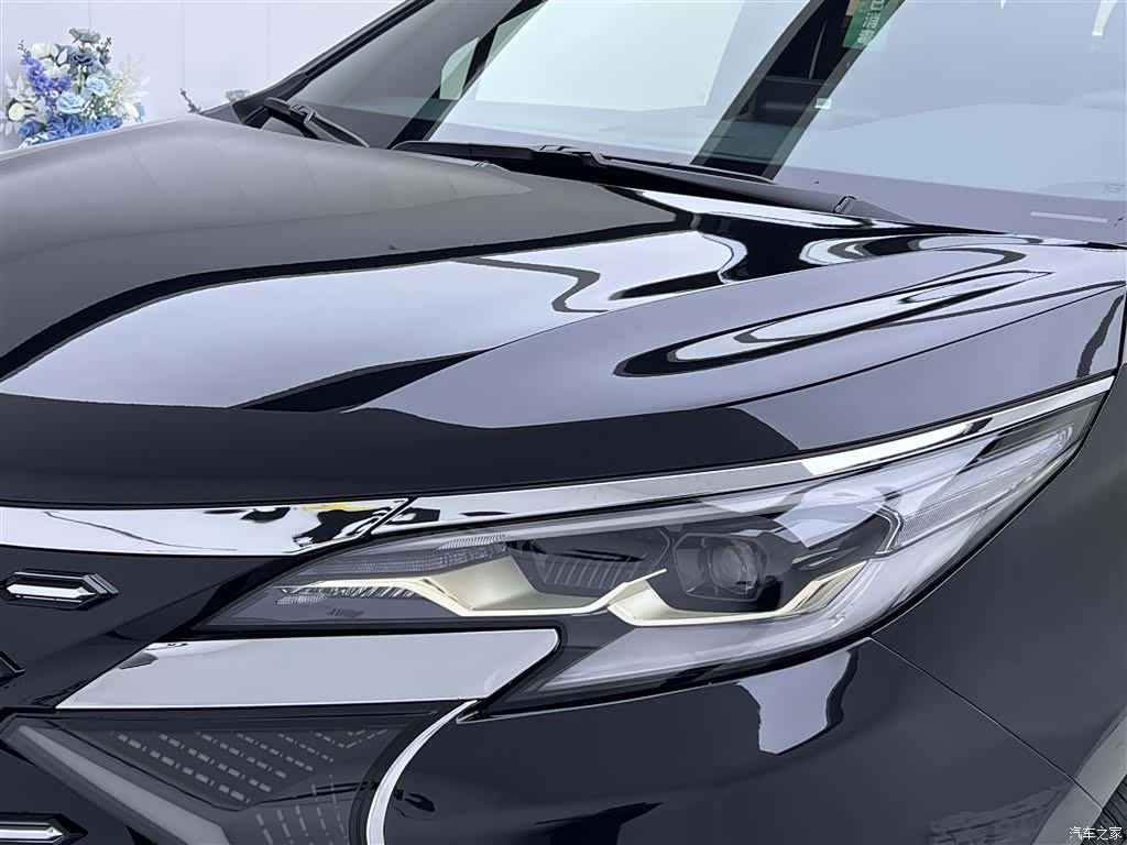 Toyota Granvia, 2024 9
