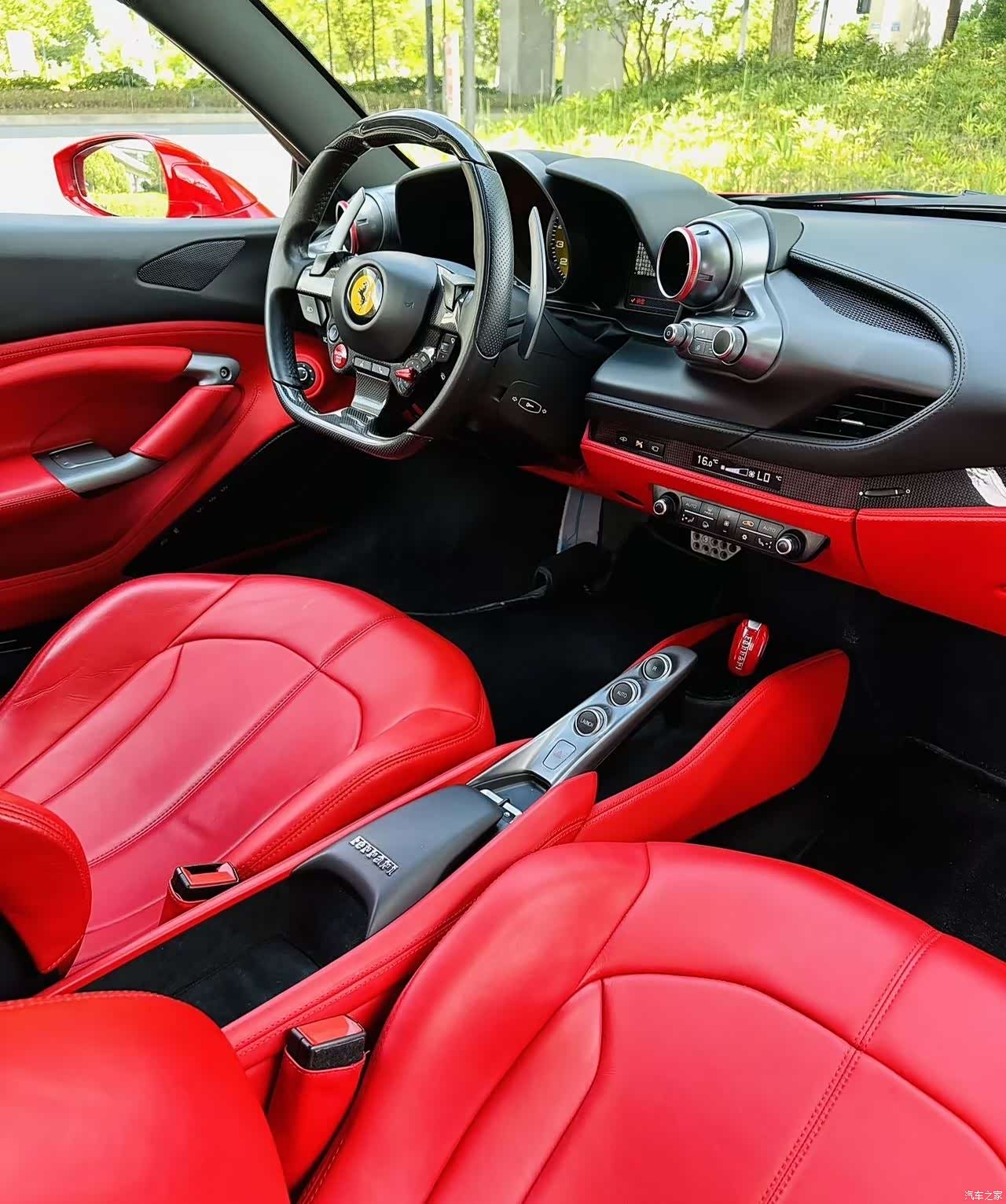 Ferrari F8, 2022 4