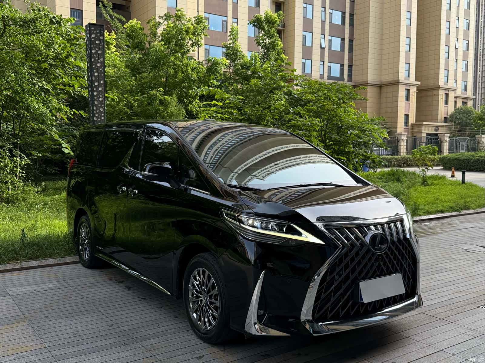 Lexus LM, 2021 4