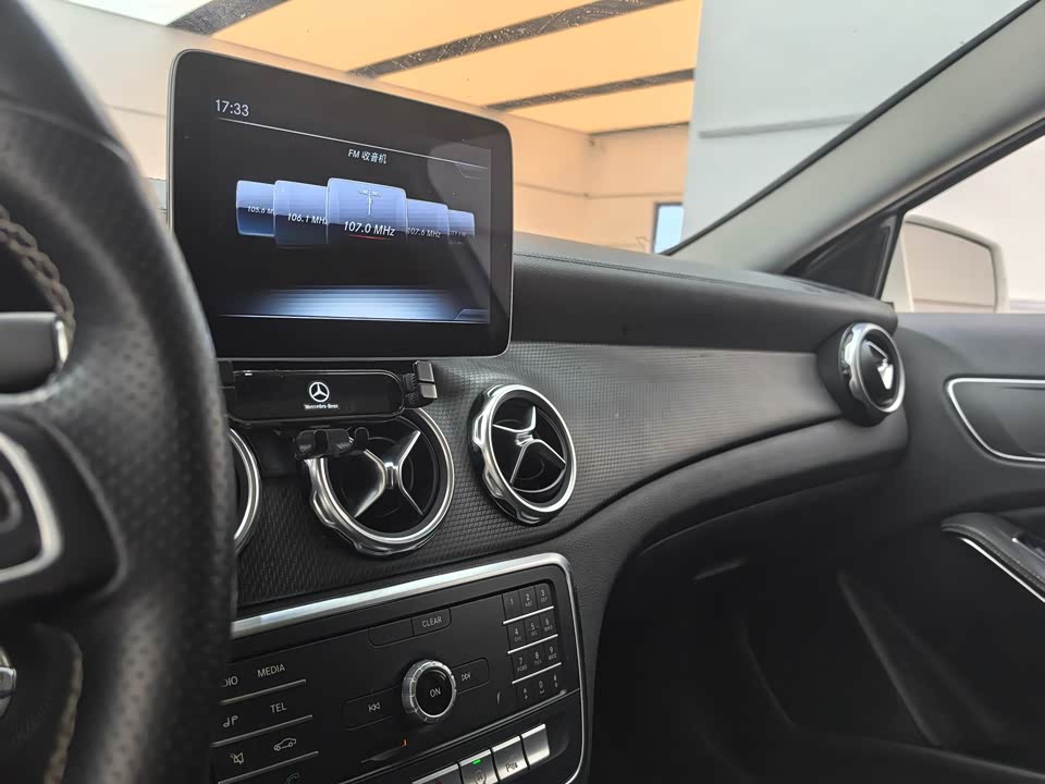 Mercedes-Benz GLA Mercedes-Benz GLA