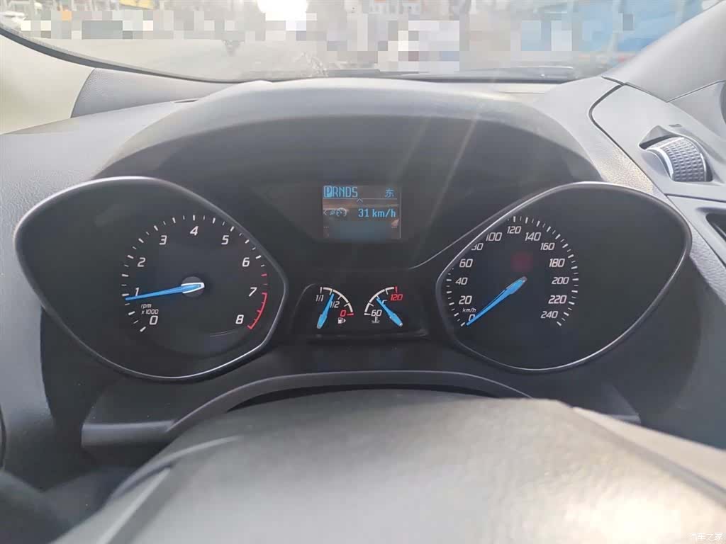 Ford Kuga, 2015 4