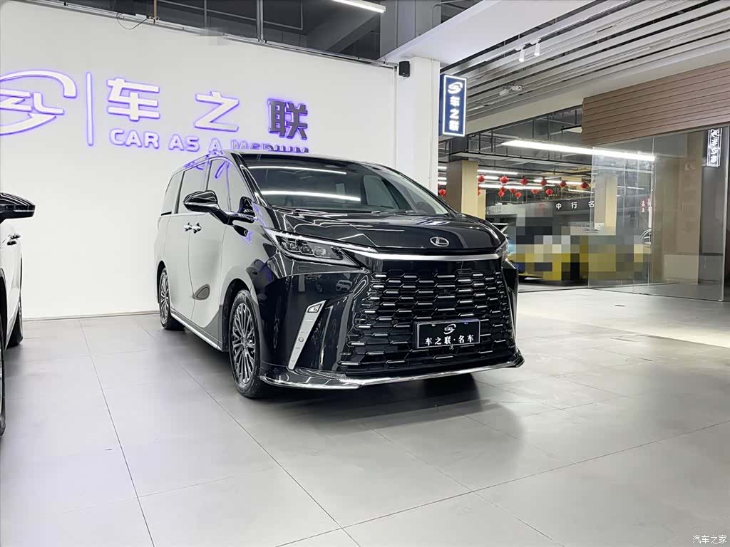 Lexus LM, 2024 1