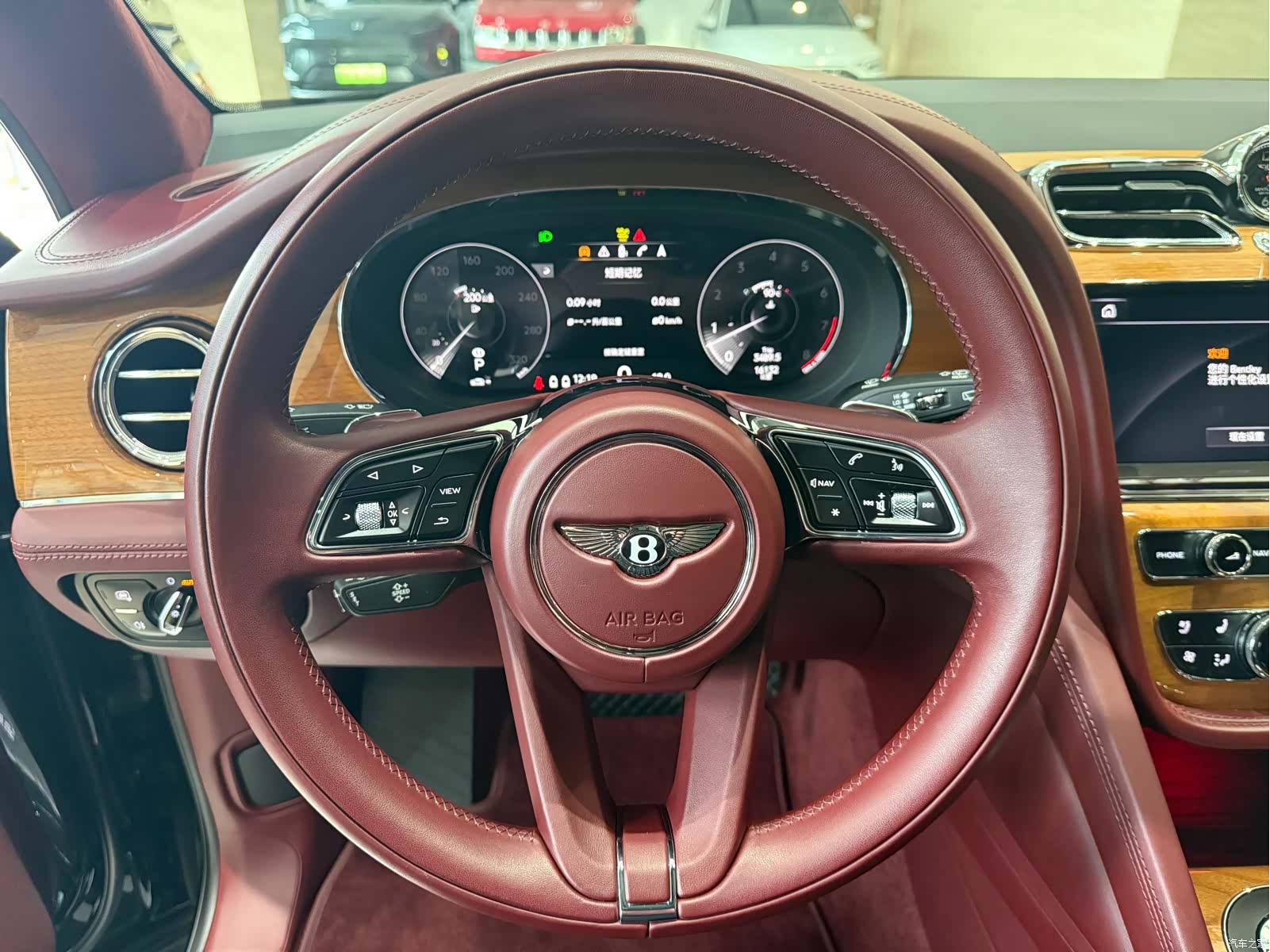 Bentley Bentayga, 2022 9