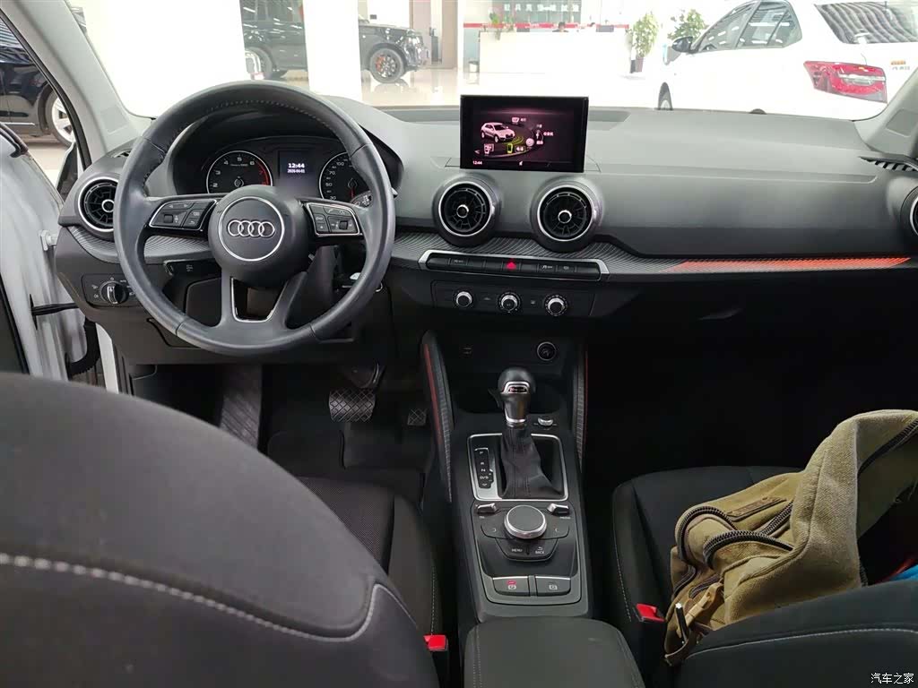 Audi Q2L, 2019 6