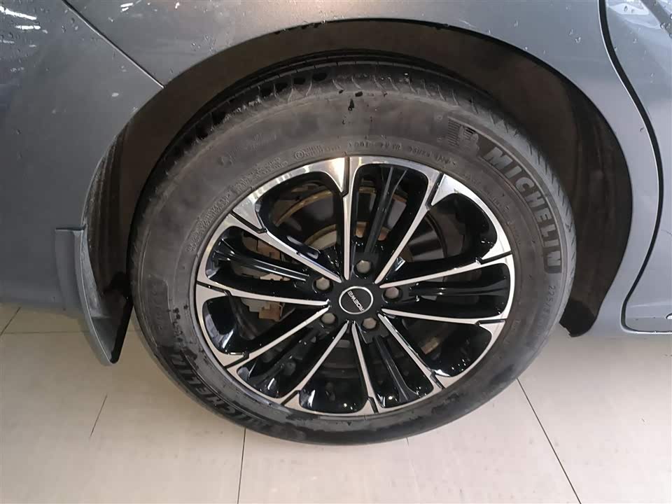 Roewe iMAX8