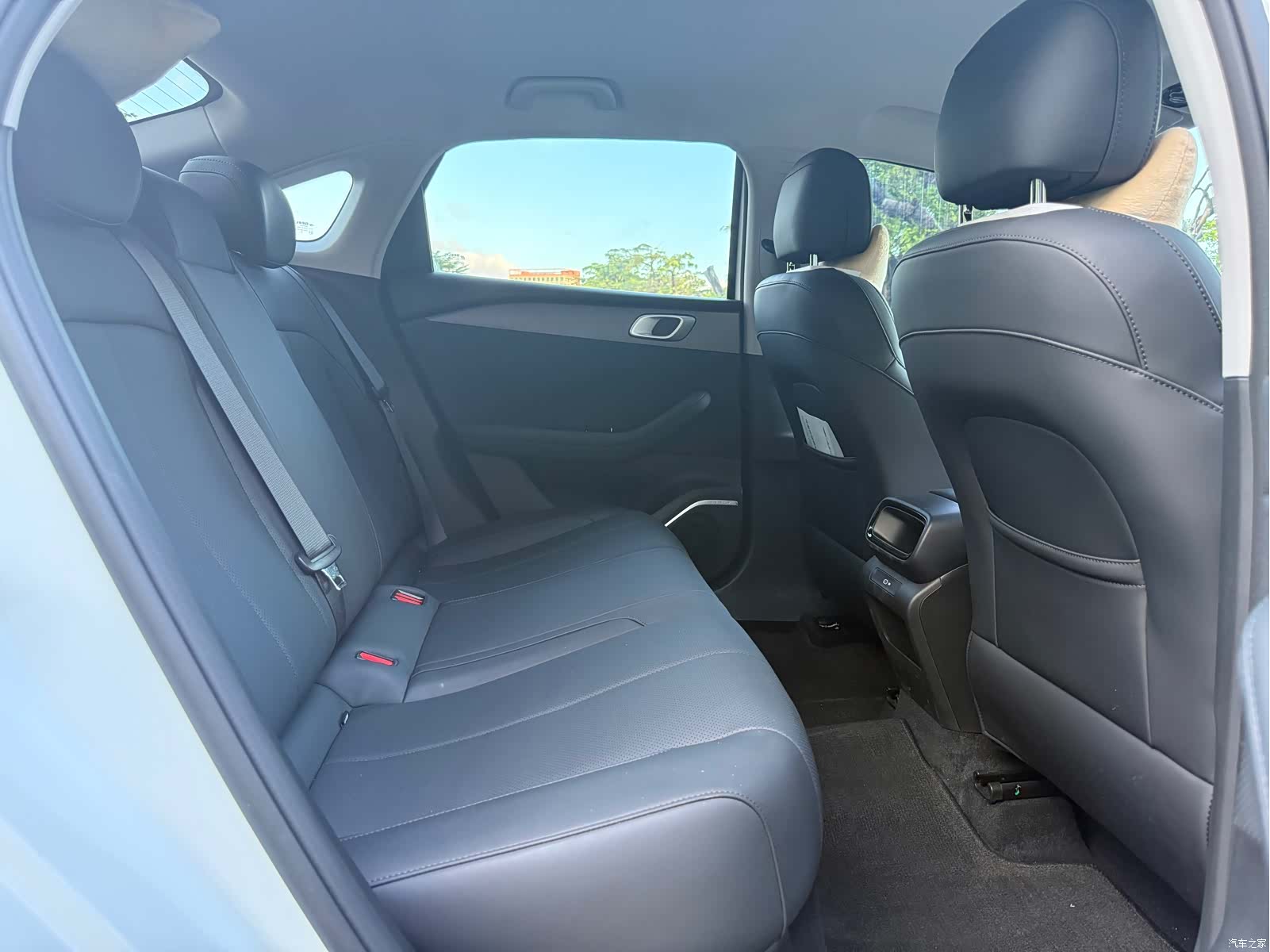 Geely Emgrand, 2026 11