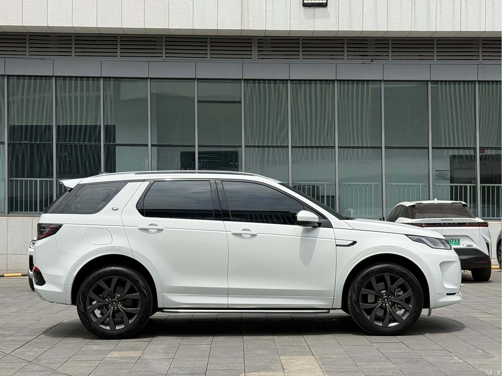 Land Rover Discovery, 2023 4