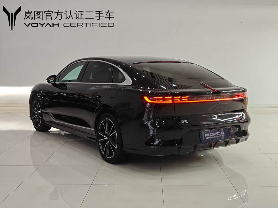 VOYAH Lantu chasing light