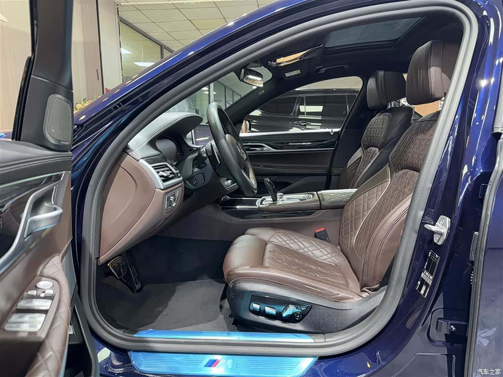 BMW 7 Series, 2019 все фото