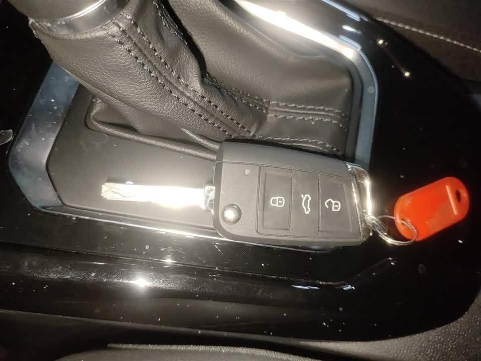 Volkswagen T-ROC exploring Songs