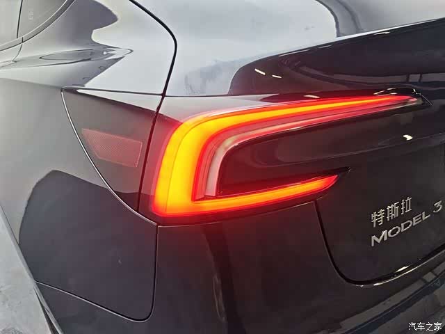 Tesla Model 3, 2025 11