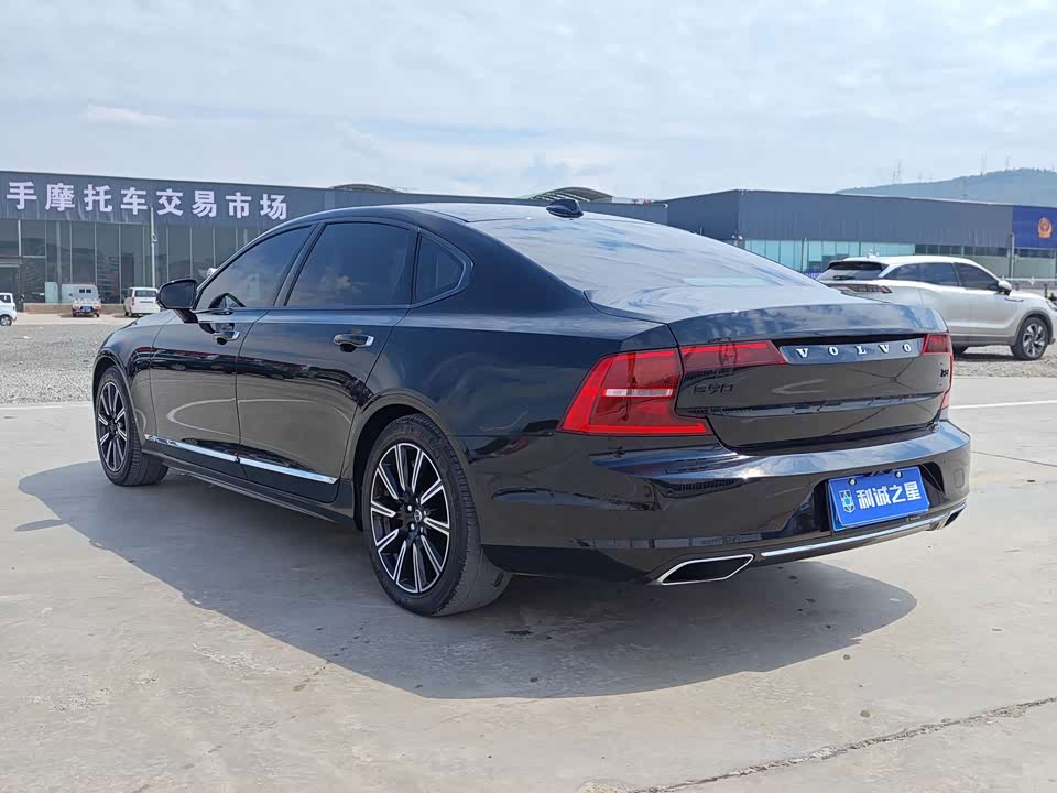 Volvo S90