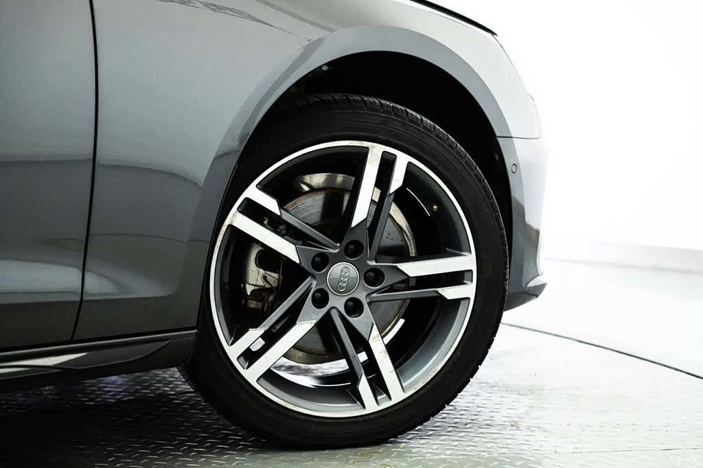Audi A4L, 2021 22