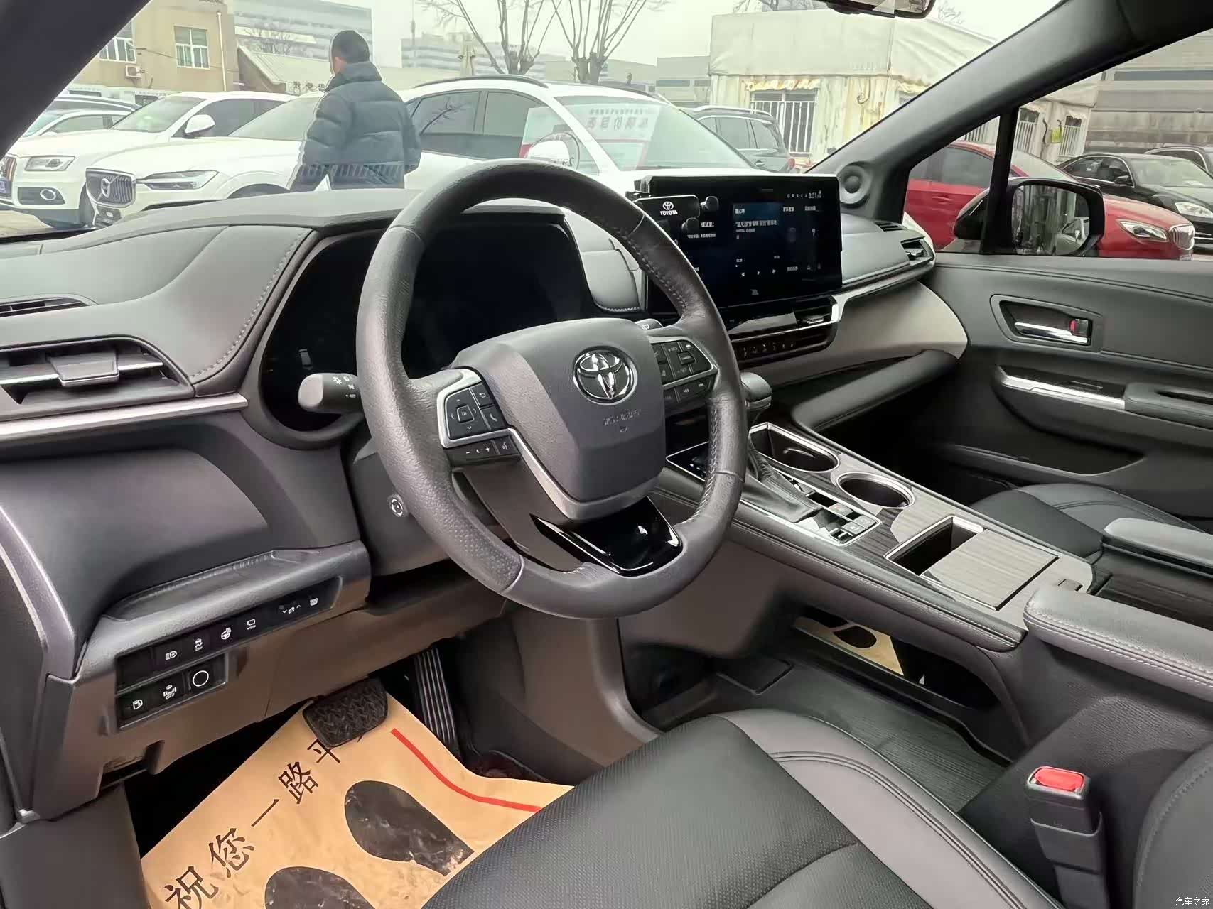 Toyota Granvia, 2023 15