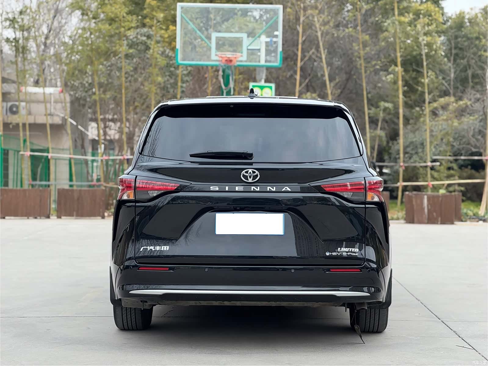 Toyota Sienna, 2025 все фото
