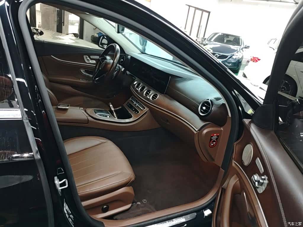Mercedes-Benz E-Class, 2022 25