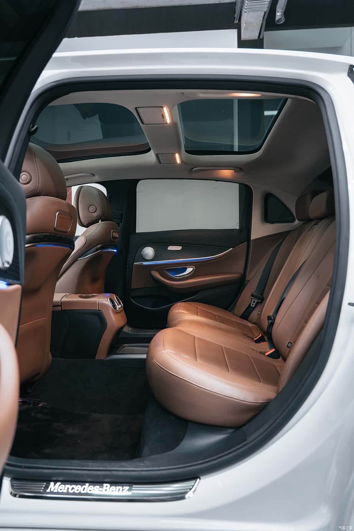Mercedes-Benz E-Class, 2018 10