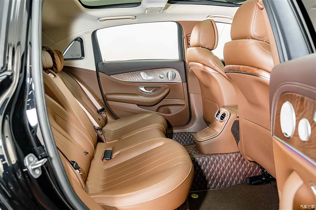 Mercedes-Benz E-Class, 2024 21