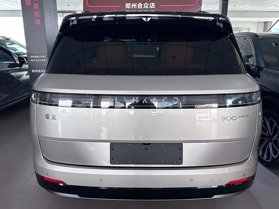 Lynk & Co 900