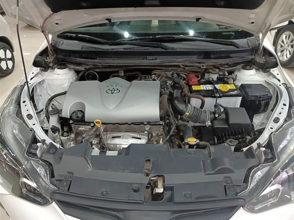 Toyota YARiS L to enjoy