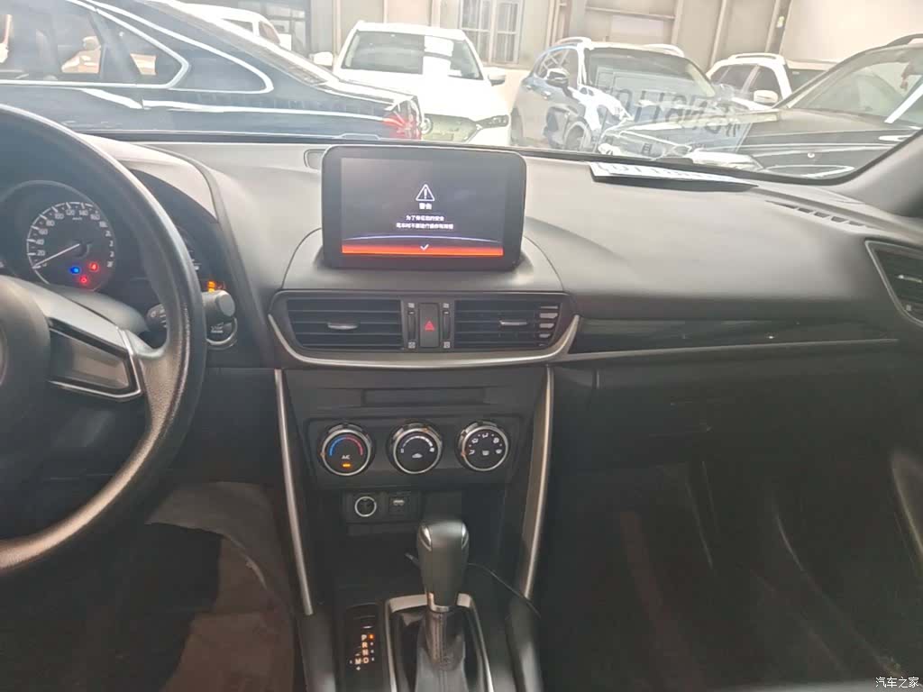 Mazda CX-4, 2019 13