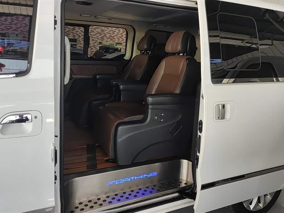 Forthing Popular CM7