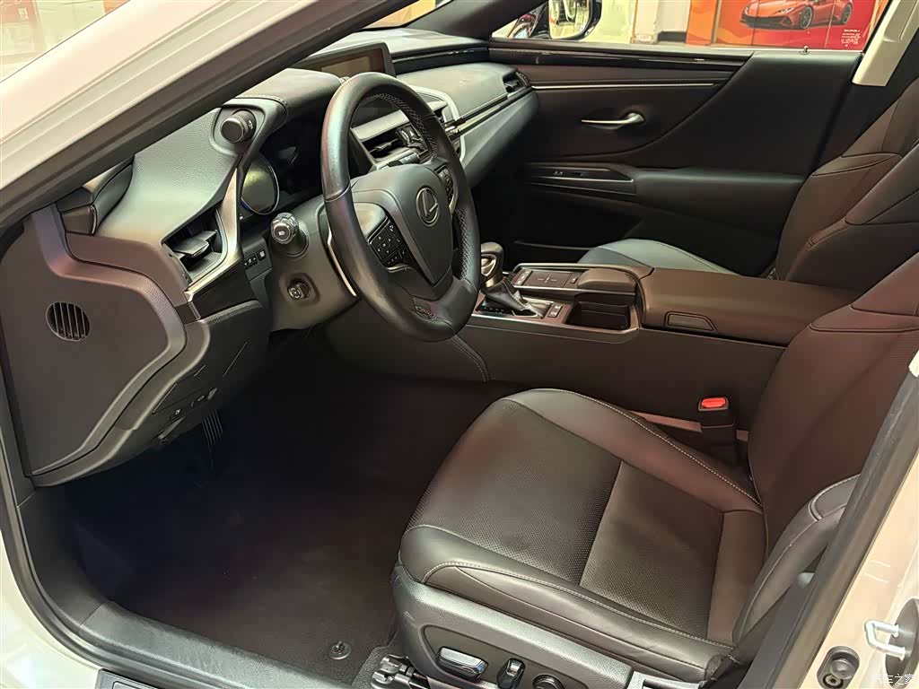 Lexus ES, 2019 9