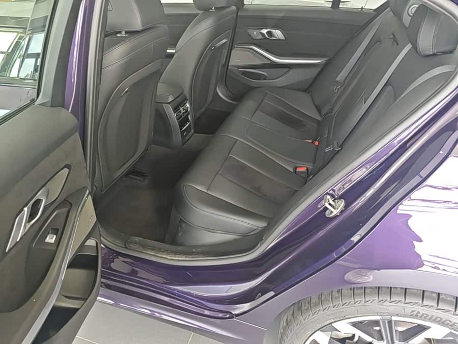 BMW 3 Series 2025, фото 22