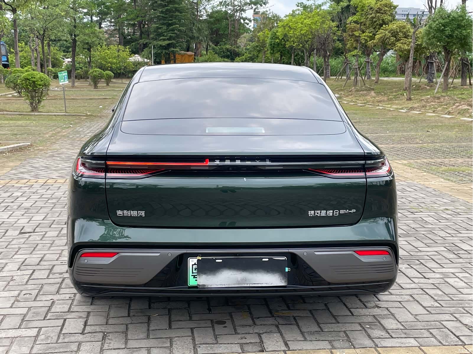 Geely 8, 2025 8