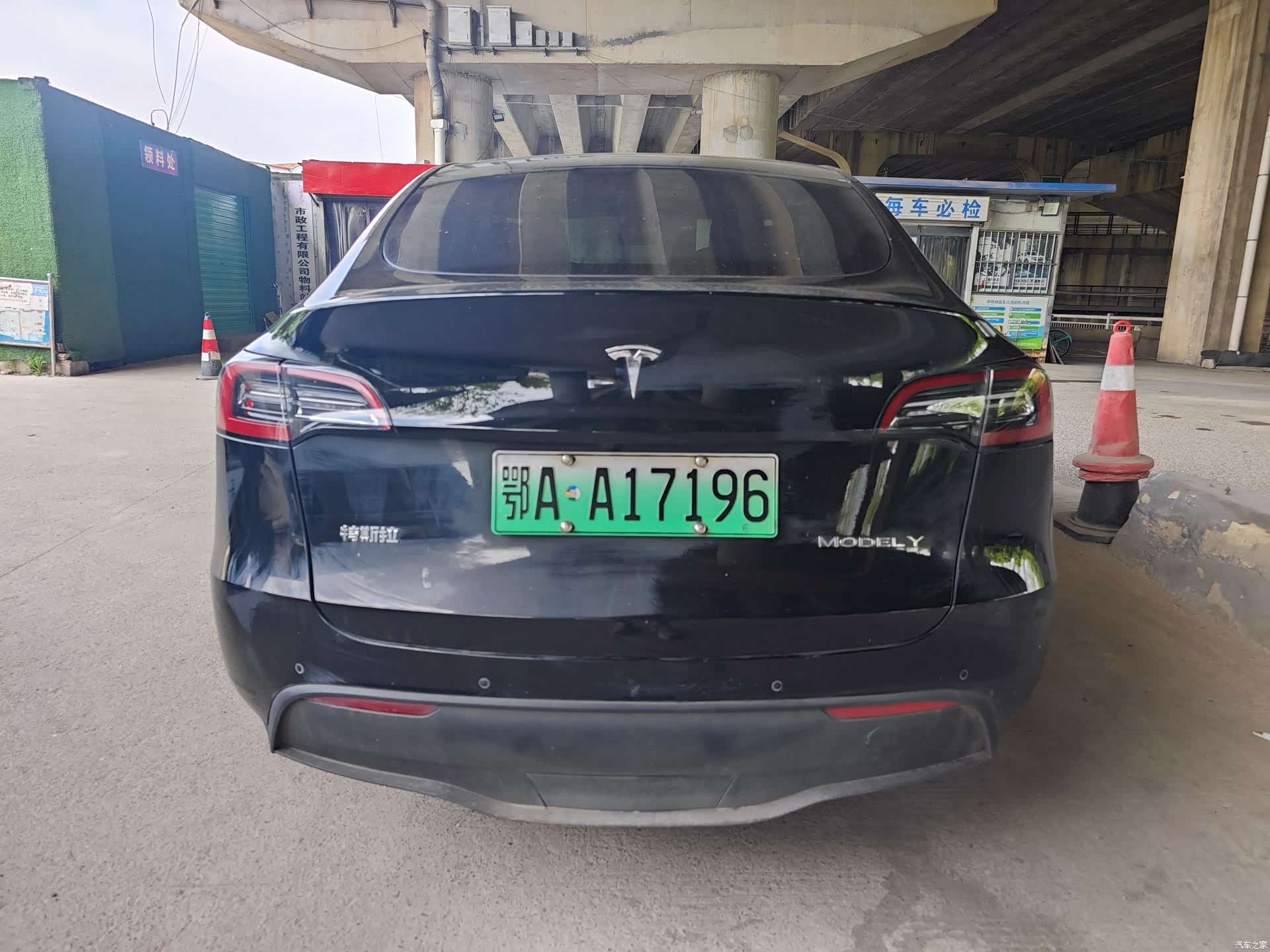 Tesla Model Y, 2023 все фото