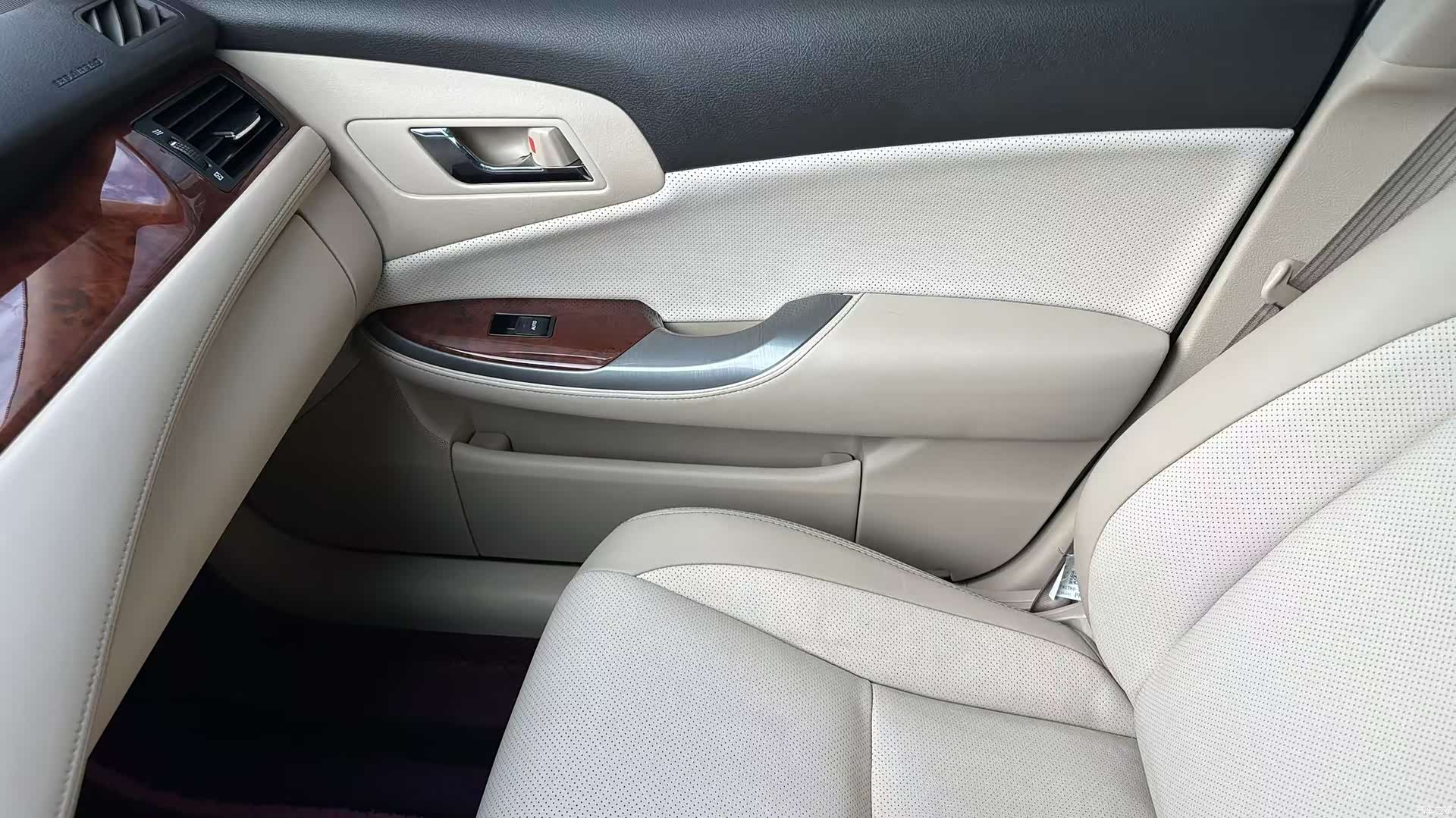 Toyota Crown, 2014 13