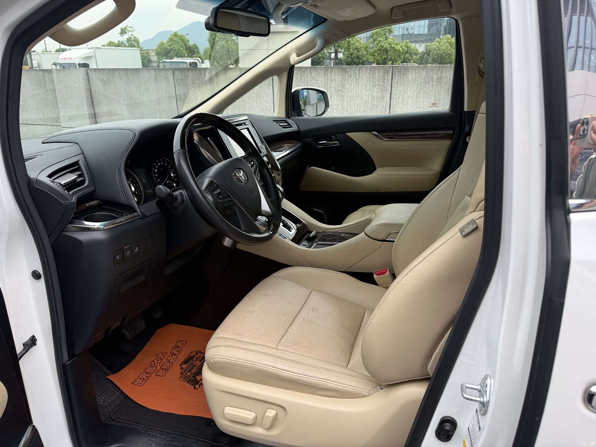 Toyota Alphard, 2019 8