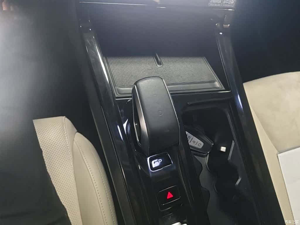 Geely Boyue, 2023 14