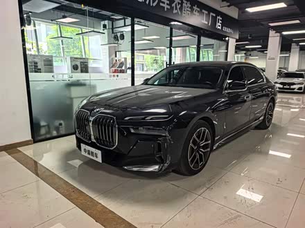 ȫ�����ֱ���7ϵ 2023�� 735Li M�˶���װ