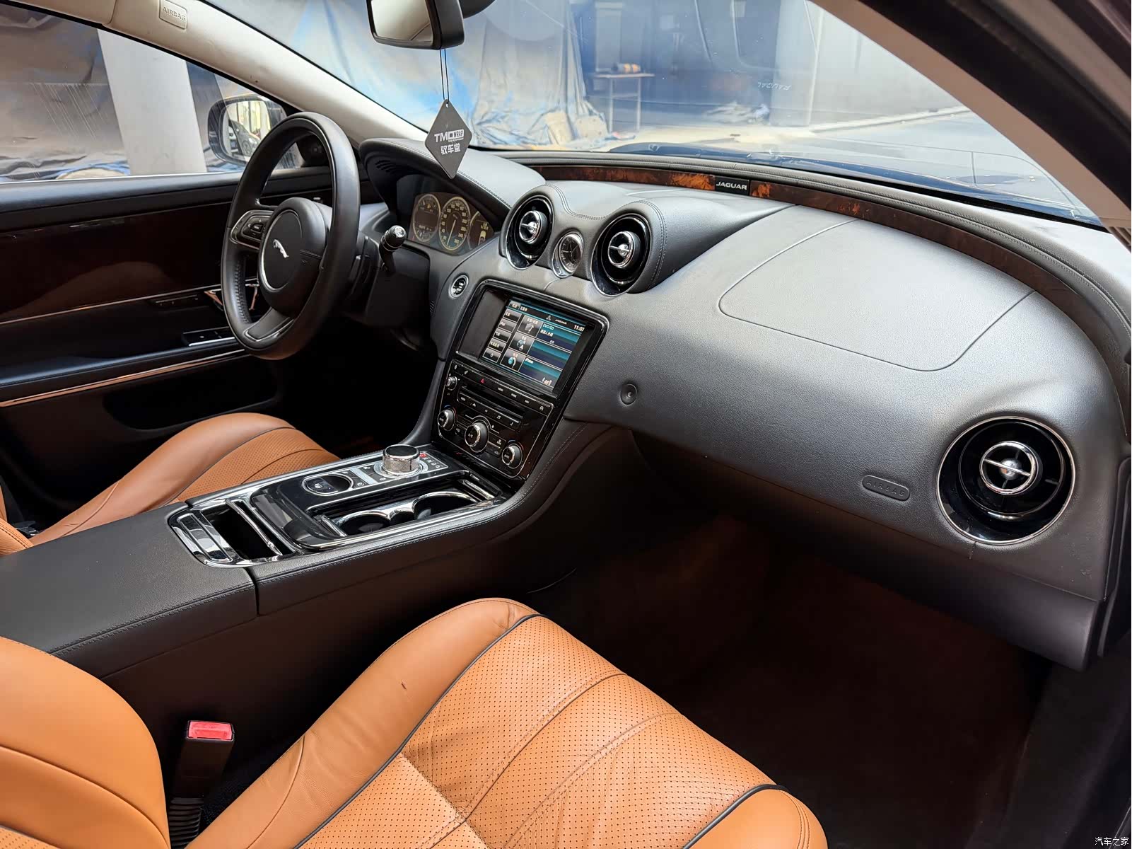 Jaguar XJ, 2015 9