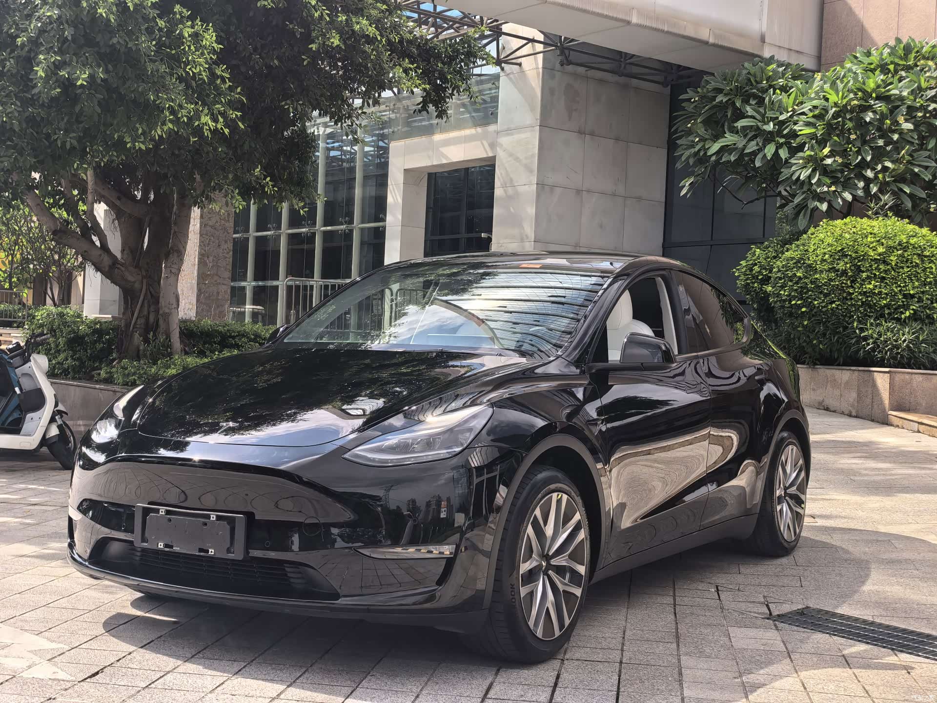 Tesla Model Y, 2021 1