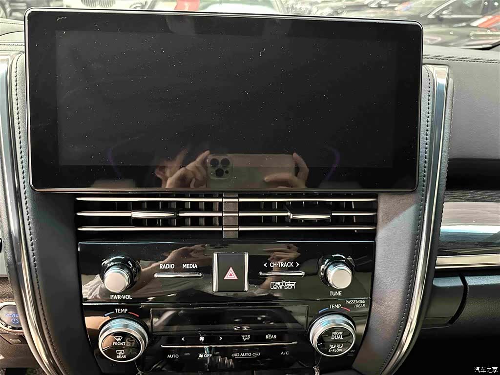 Lexus LM, 2022 10