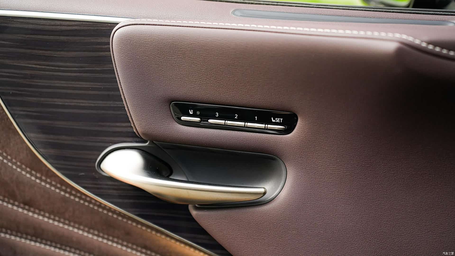 Lexus LS, 2019 25